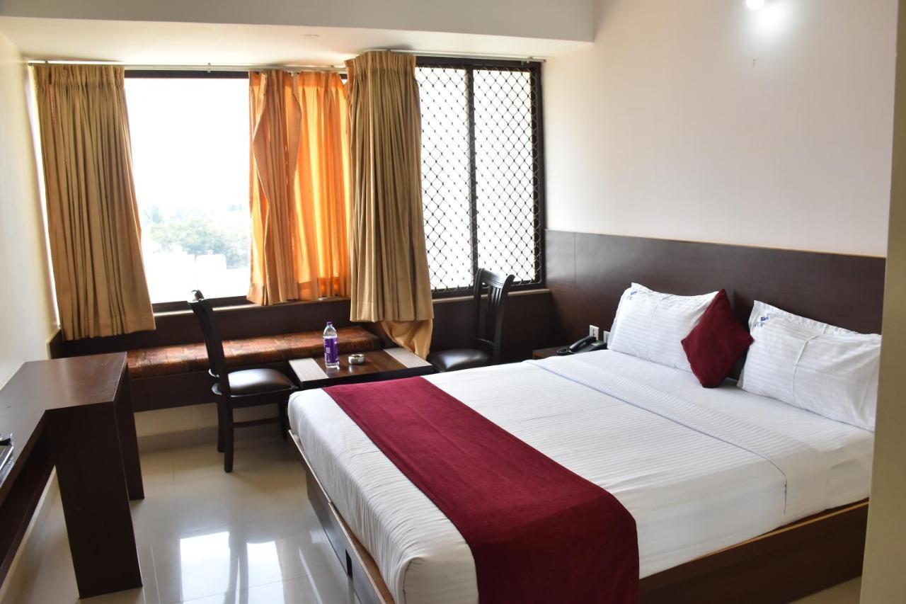 Hotel Pc Residency ไมซอร์ ภายนอก รูปภาพ